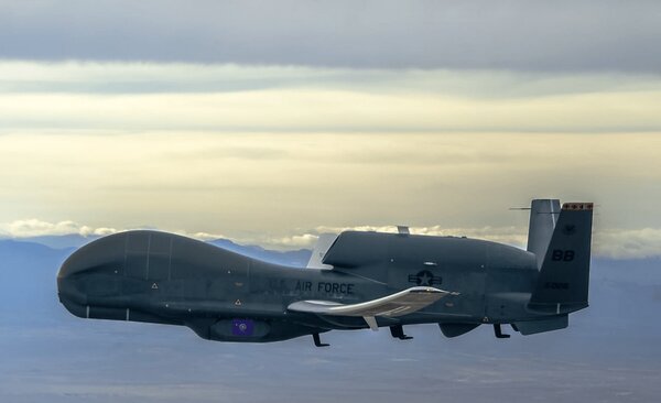 چگونه پهپادها مکالمات را از صدها کیلومتر دورتر شنود می‌کنند؟