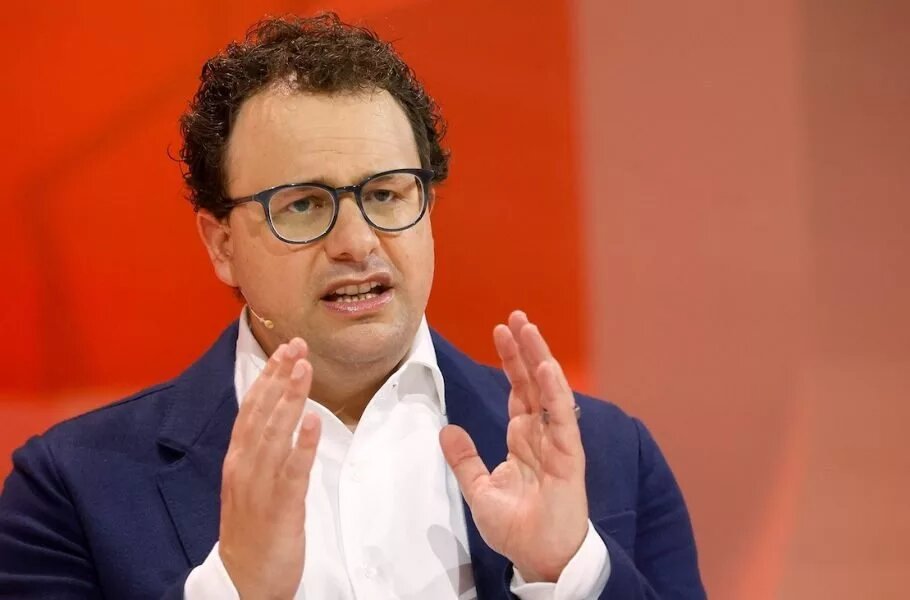 مدیرعامل آنتروپیک: هوش مصنوعی می‌تواند ۶ تا ۱۲ ماه دیگر جایگزین برنامه‌نویسان شود